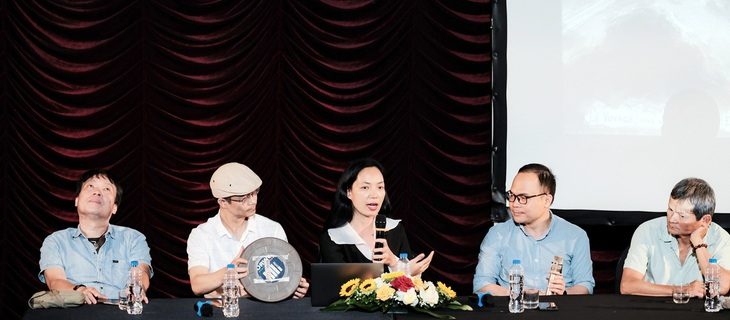 Các diễn giả trò chuyện tại tọa đàm "Điện ảnh mà là di sản á?" - Ảnh: MAI THƯƠNG